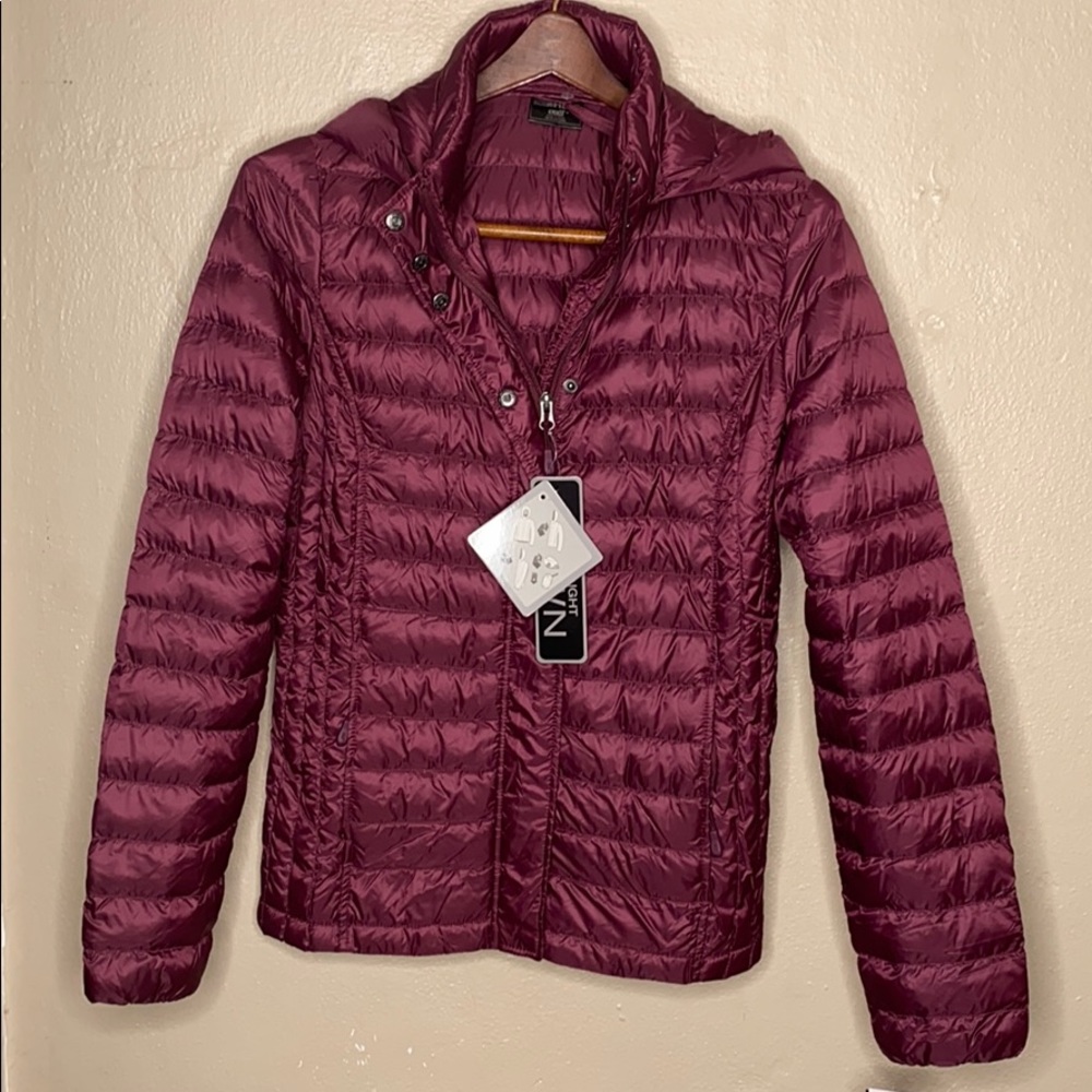 LIGHTWEIGHT RECYCLED POLY-FILL PACKABLE JACKET